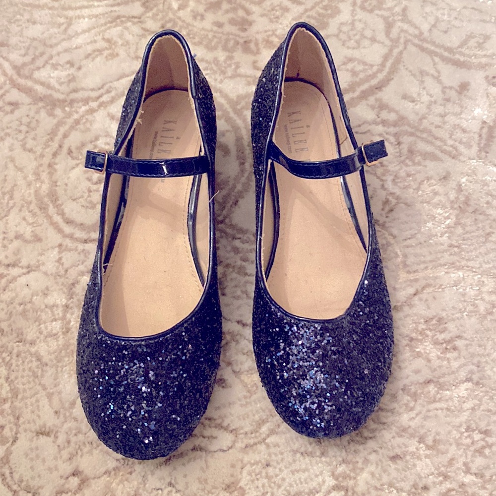 Girls size 3 Kailee P glitter dress shoes